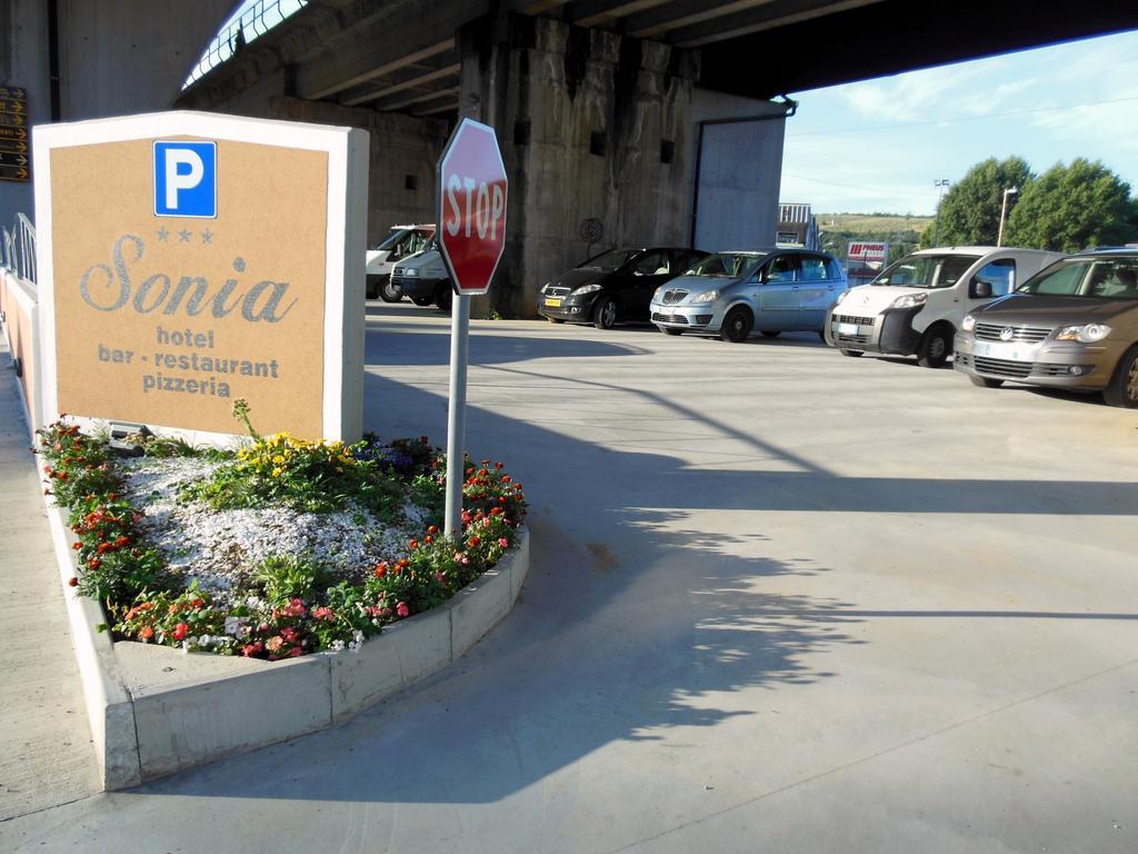 Hotel Sonia Aquilinia Экстерьер фото
