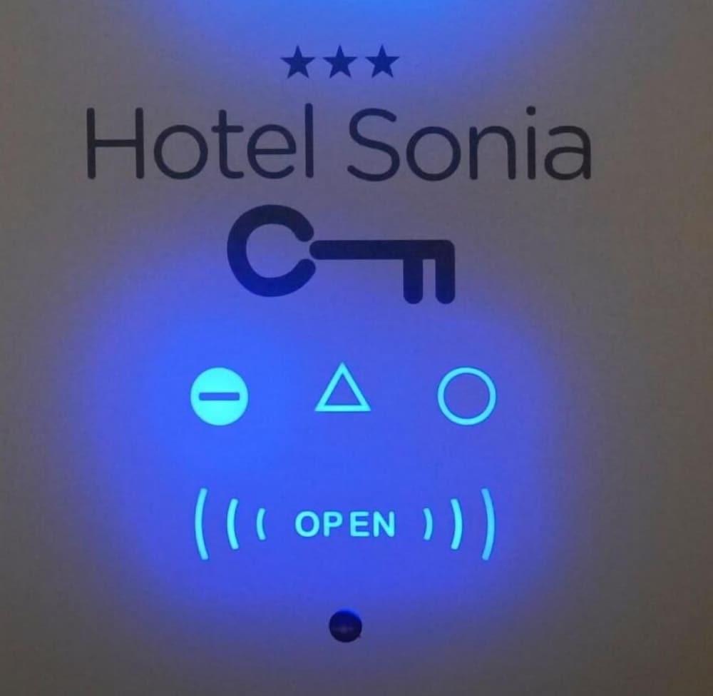 Hotel Sonia Триест Экстерьер фото